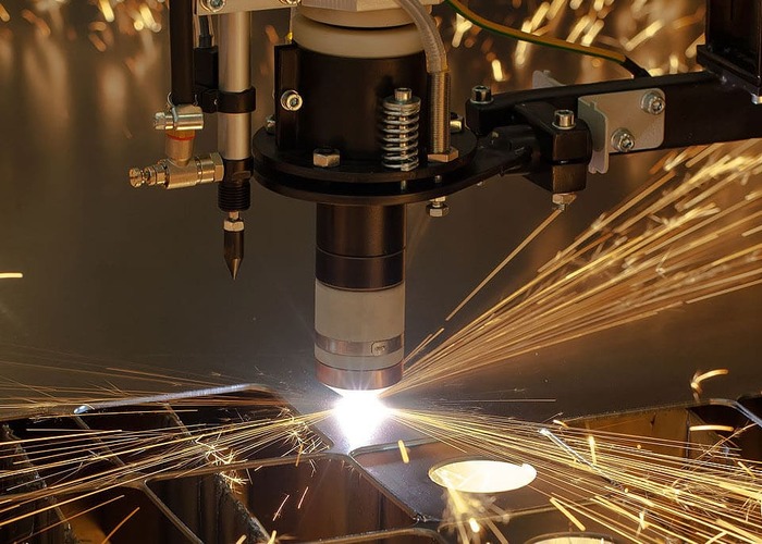 Come funziona il taglio laser e i suoi vantaggi rispetto ad altri metodi di lavorazione dei metalli.